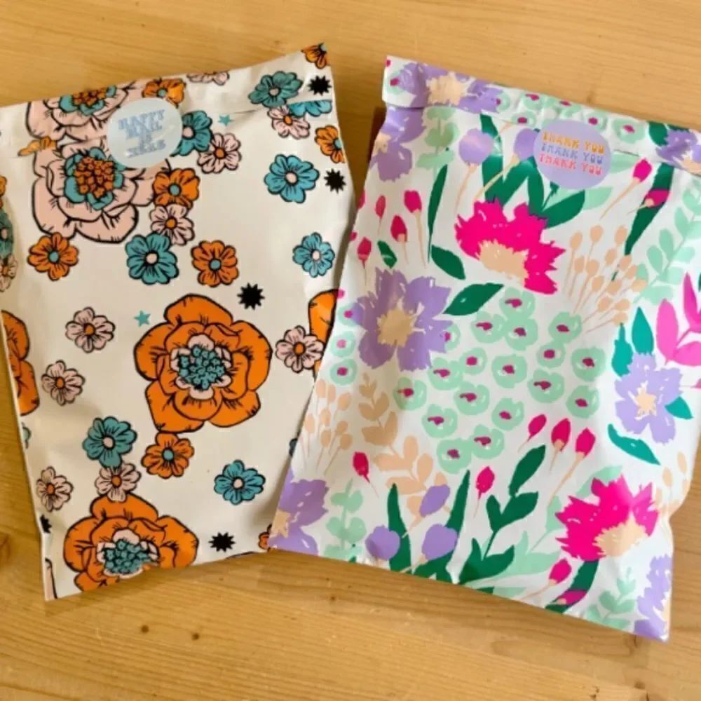 Poly Mailers Mid Sizes 40 poly mailers 40 stickers
